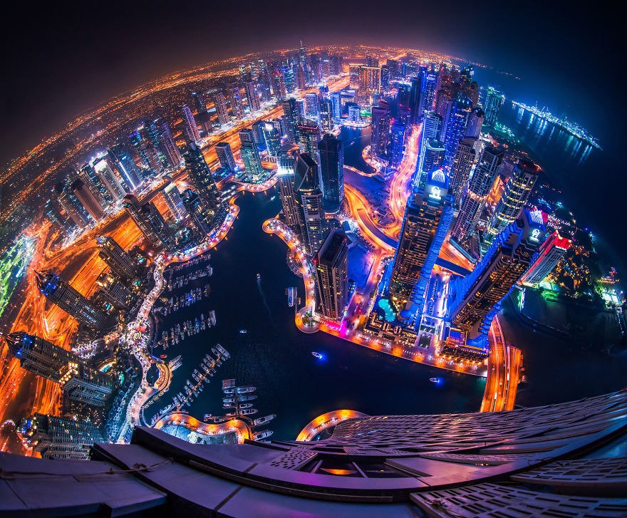 night-time-dubai-looks-like-it-came-straight-from-a-sci-fi-movie-2__880