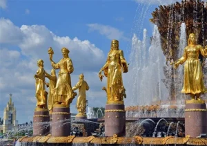 pozlacene skulpture prijateljstvo naroda fontana