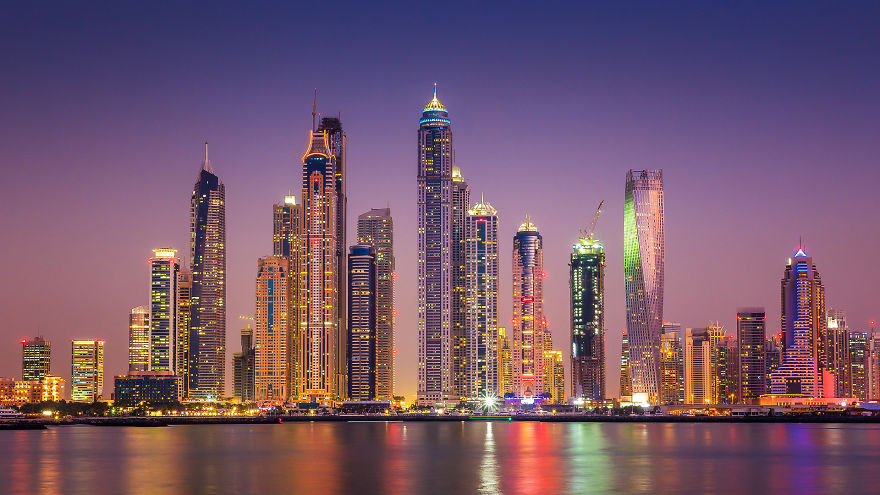 night-time-dubai-looks-like-it-came-straight-from-a-sci-fi-movie-3__880