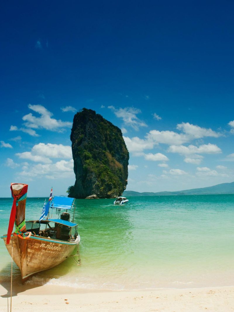 tirkizno more tajlanda sa camcem i james bond stijenom
