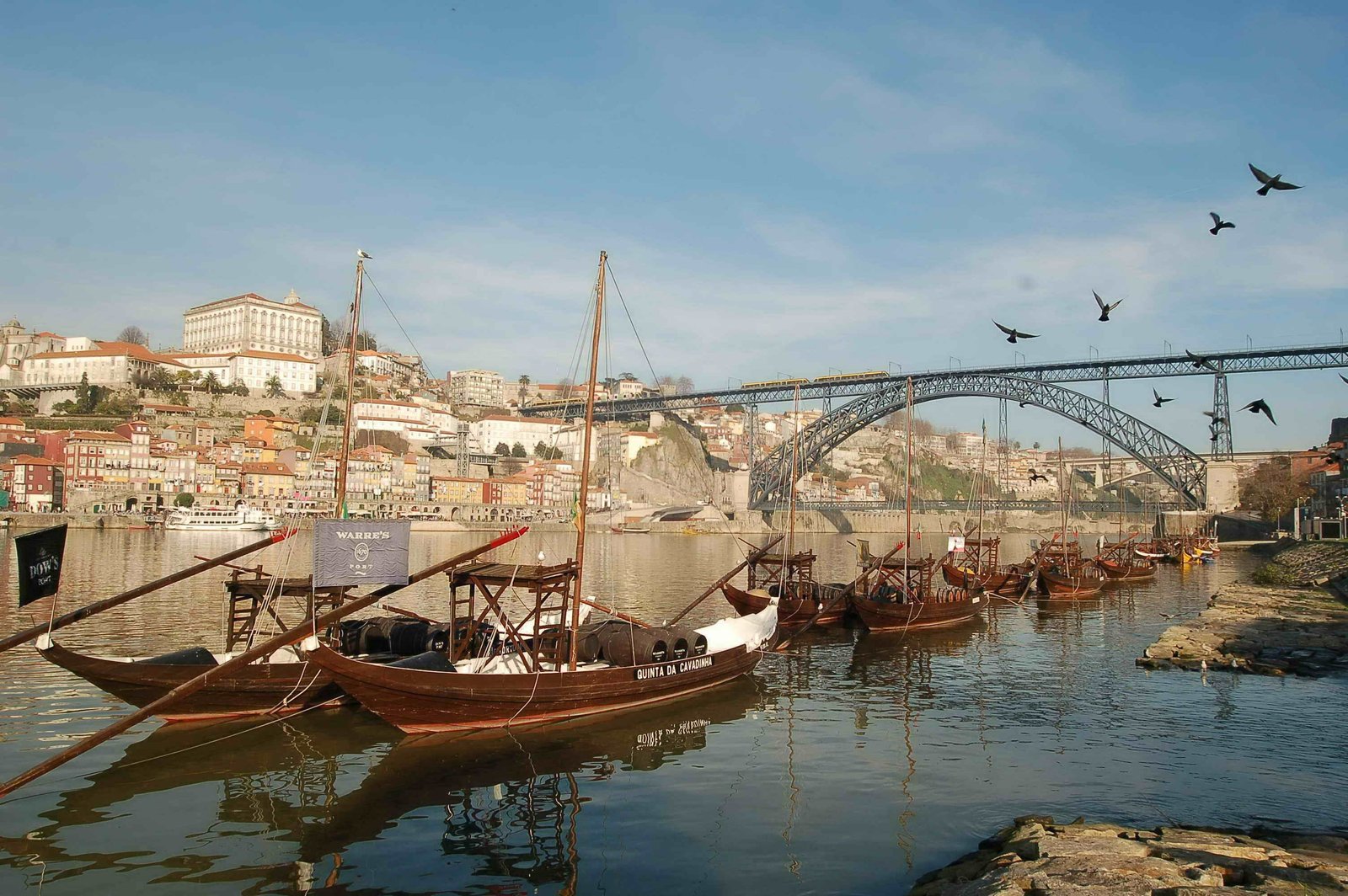 Pogled na luku u Portu i rijeku Douro