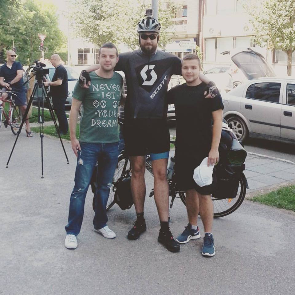 krenuli biciklom na put od 20.000 do Tokia!